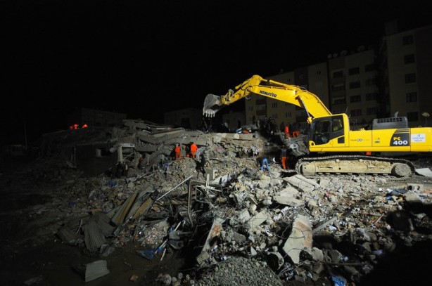 Foto - İşte Van depremi öncesi ve sonrası görüntüler