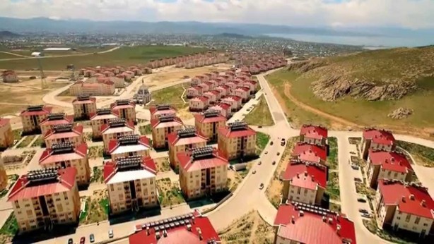 Foto - İşte Van depremi öncesi ve sonrası görüntüler