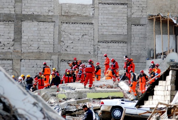 Foto - İşte Van depremi öncesi ve sonrası görüntüler