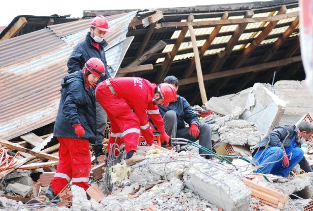 Foto - İşte Van depremi öncesi ve sonrası görüntüler