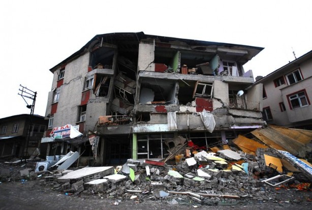 Foto - İşte Van depremi öncesi ve sonrası görüntüler