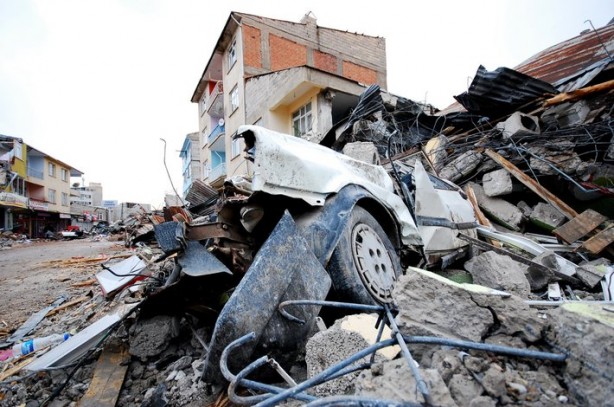 Foto - İşte Van depremi öncesi ve sonrası görüntüler