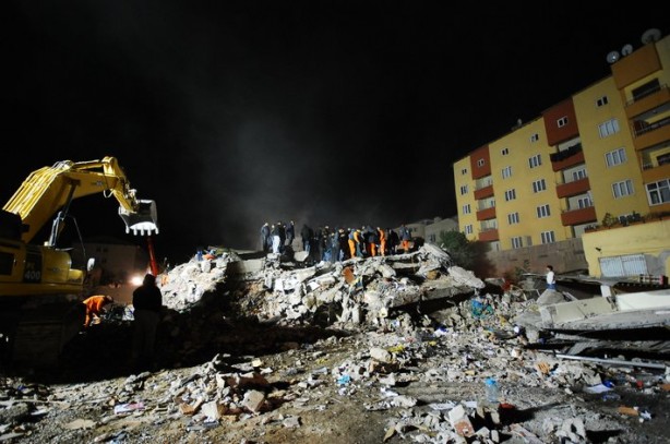Foto - İşte Van depremi öncesi ve sonrası görüntüler