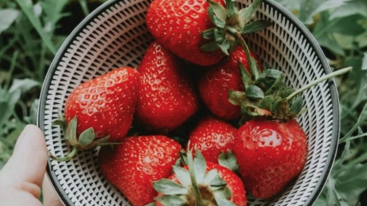 İşte vücudunuzu sessizce zehirleyen 8 günlük besin! Çilek ilk sırada...