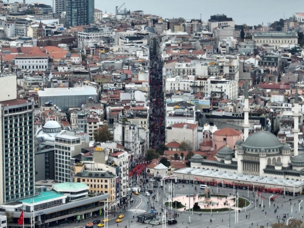 Foto - İstiklal Caddesi Türk bayraklarıyla donatıldı