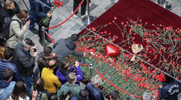 Foto - İstiklal Caddesi Türk bayraklarıyla donatıldı
