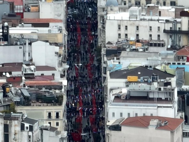 Foto - İstiklal Caddesi Türk bayraklarıyla donatıldı