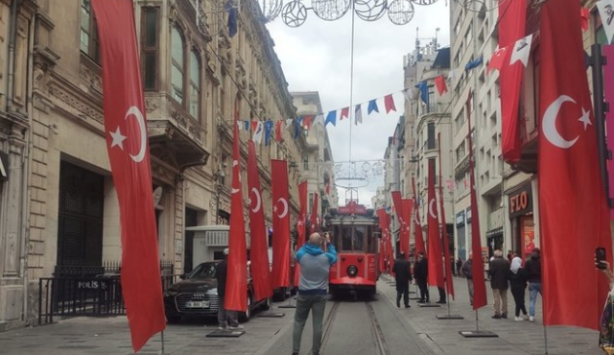Foto - İstiklal Caddesi Türk bayraklarıyla donatıldı