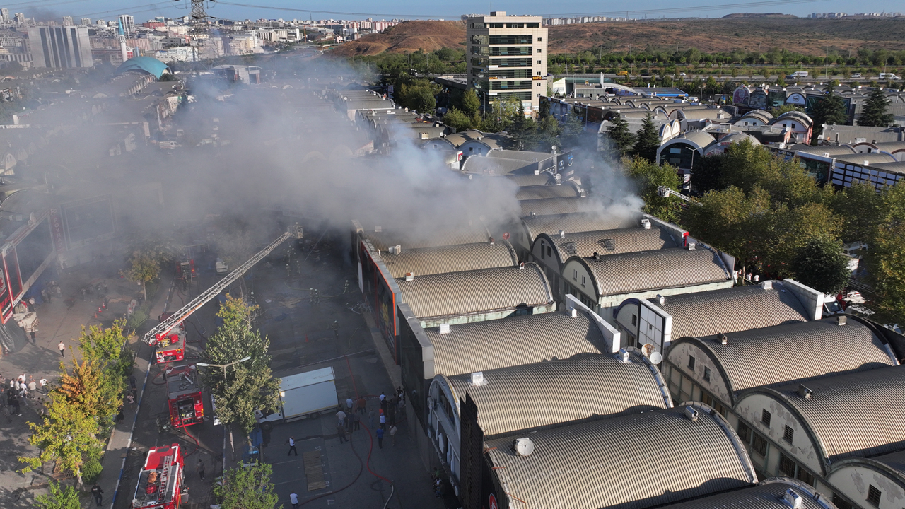 Foto - İSTOÇ Ticaret Merkezi'nde yangın! Vali Gül’den kritik açıklama