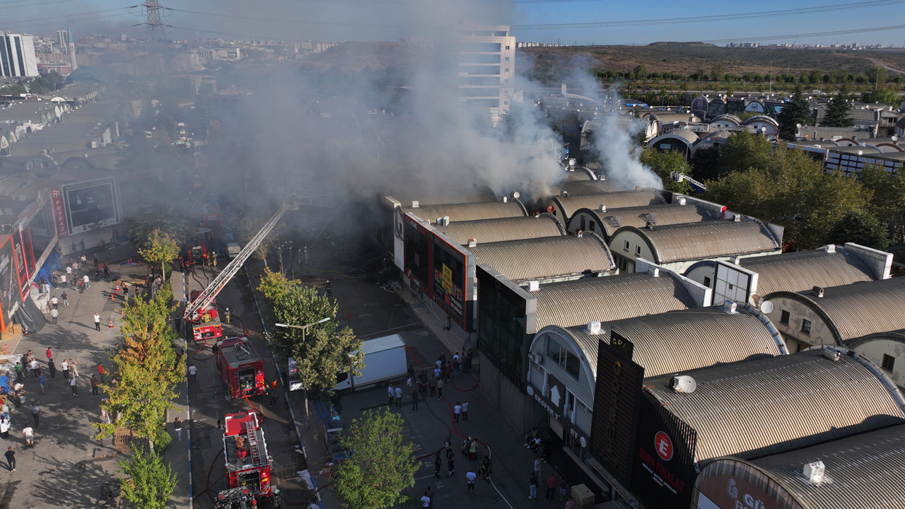Foto - İSTOÇ Ticaret Merkezi'nde yangın! Vali Gül’den kritik açıklama