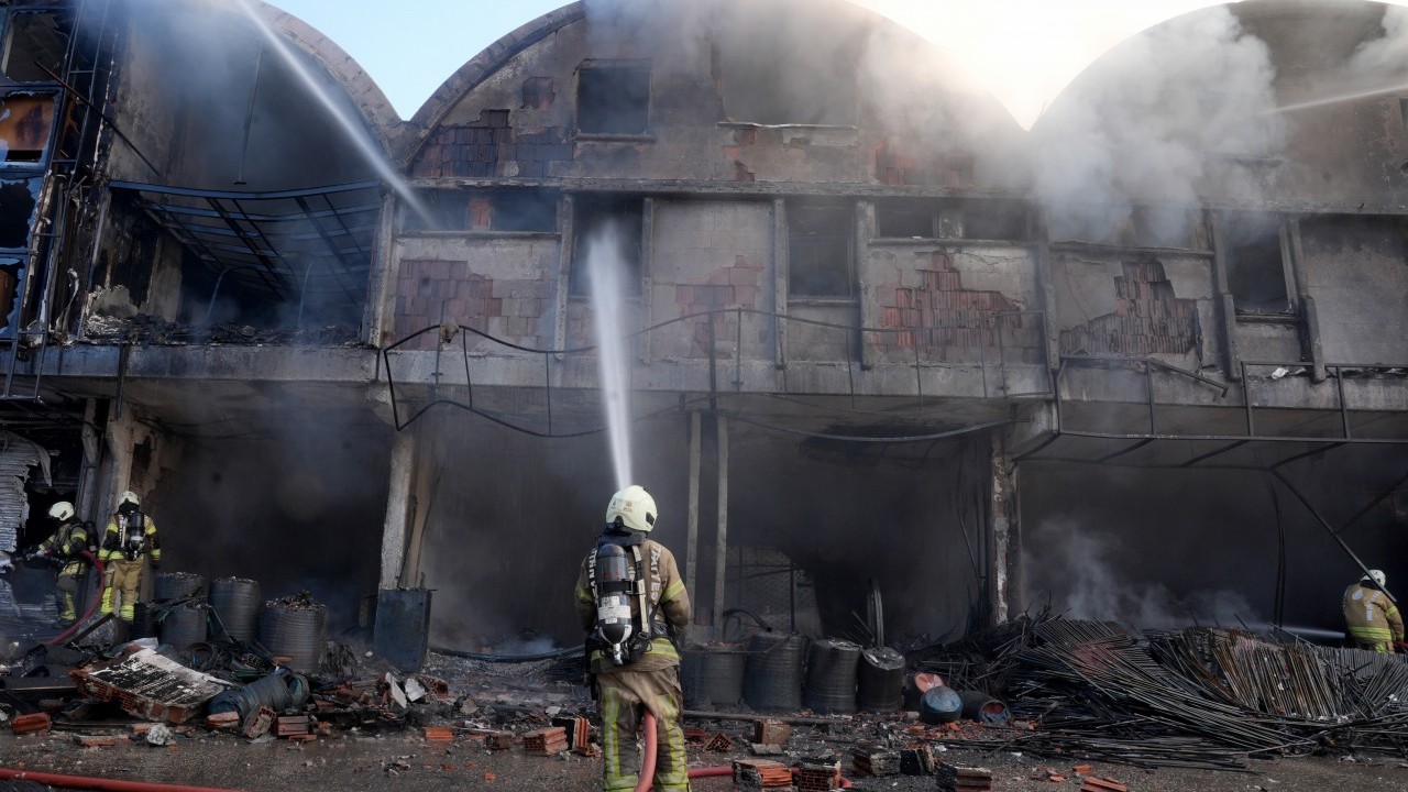 Foto - İSTOÇ'taki yangından feci görüntüler