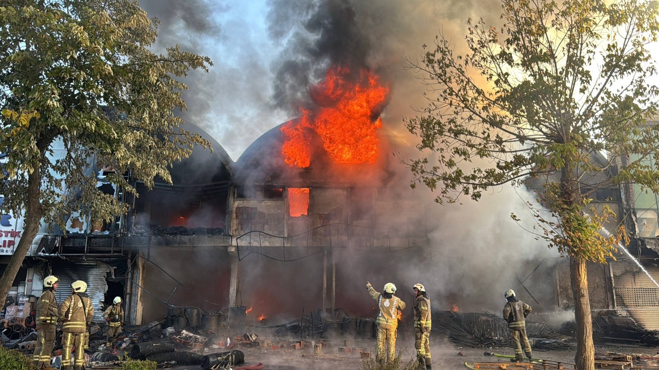 Foto - İSTOÇ'taki yangından feci görüntüler