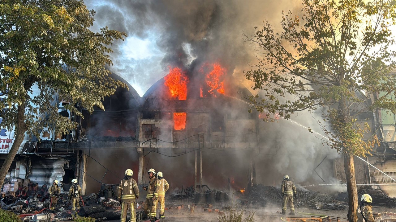 Foto - İSTOÇ'taki yangından feci görüntüler