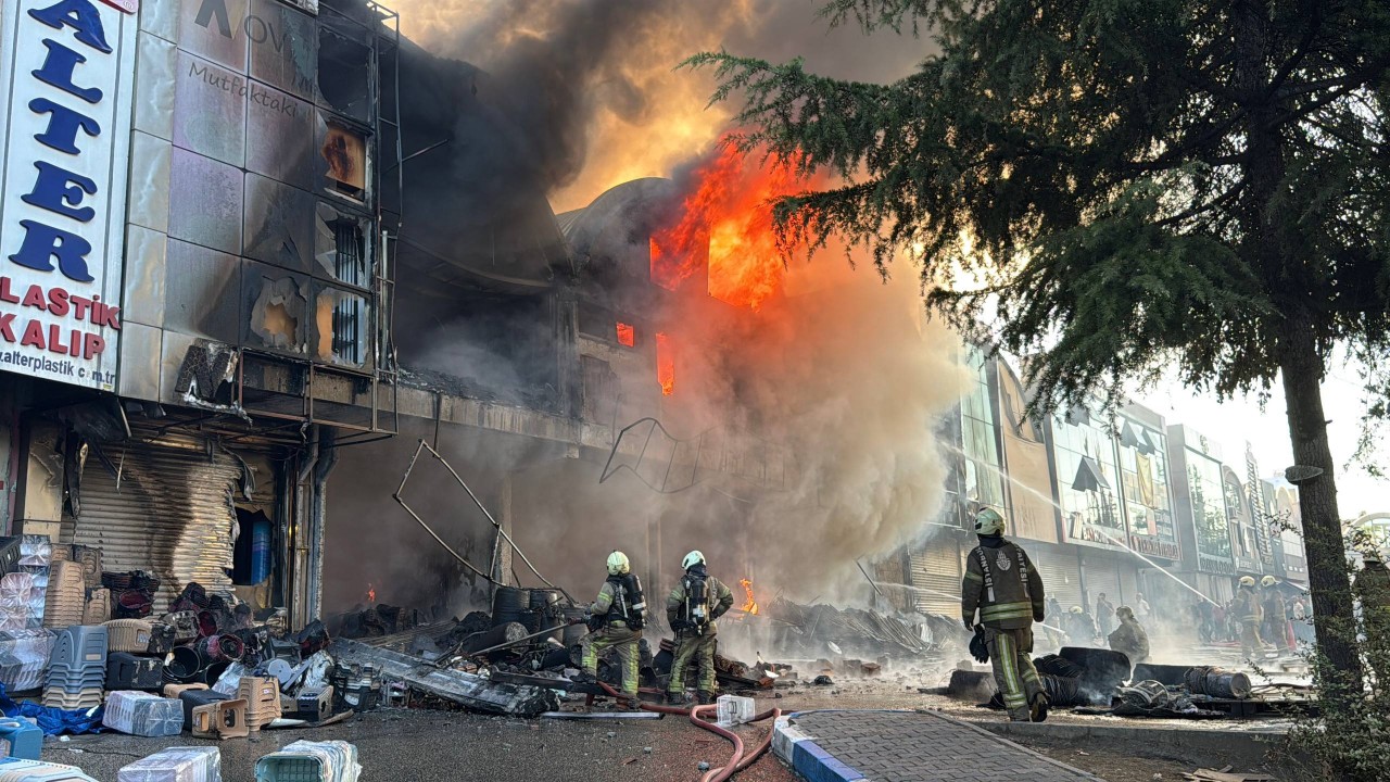 Foto - İSTOÇ'taki yangından feci görüntüler