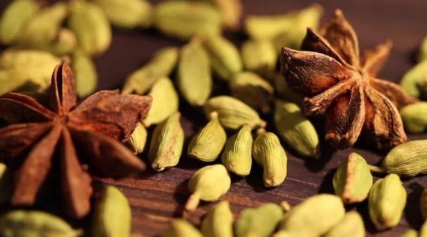 Foto - İsveç’te çatır çatır yeniyor! Türkiye’de esamesi yok… Maden ocağı gibi besin yararları bitmiyor