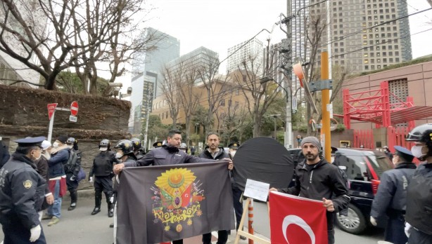 Foto - İsveç'te Kur'an-ı Kerim yakılması Tokyo'da protesto edildi