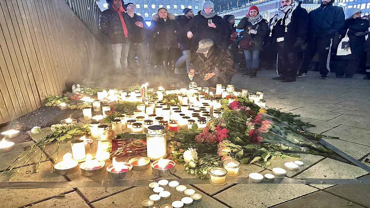 Foto - İsveç'teki okul saldırısı Stockholm'de protesto edildi! Halk sokağa çıktı