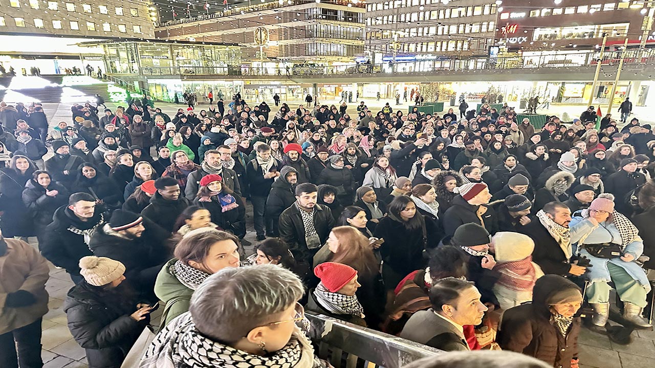 Foto - İsveç'teki okul saldırısı Stockholm'de protesto edildi! Halk sokağa çıktı