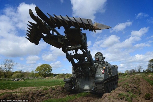 Foto - İsviçre çakısı gibi tank!