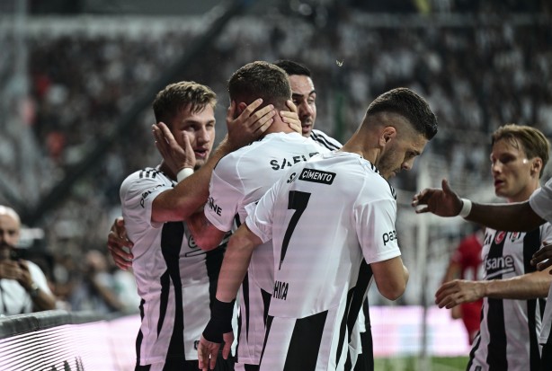 Foto - İsviçre işgal edilecek! Beşiktaşlı taraftarlar Lugano'yu fena korkuttu fena...