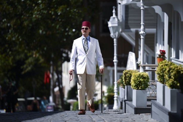 Foto - İsviçre'de doğdu ama... Osmanlı hayranı genç ilgi odağı oldu