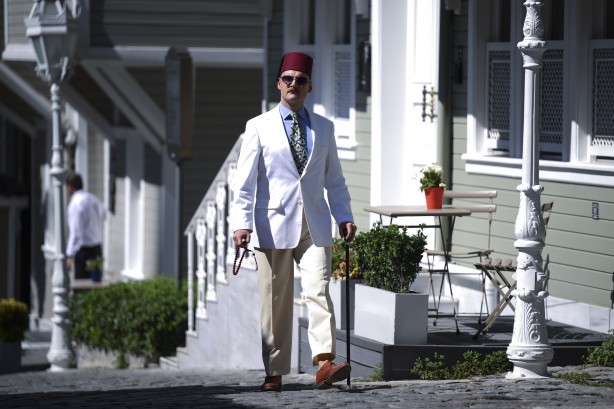 Foto - İsviçre'de doğdu ama... Osmanlı hayranı genç ilgi odağı oldu