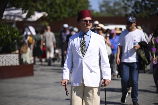 Foto - İsviçre'de doğdu ama... Osmanlı hayranı genç ilgi odağı oldu