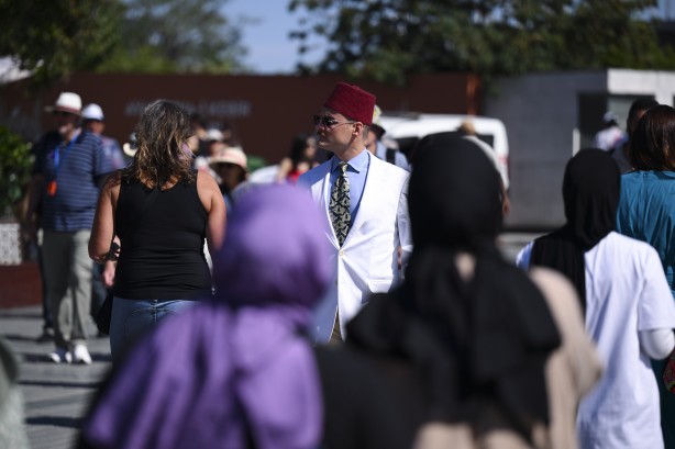 Foto - İsviçre'de doğdu ama... Osmanlı hayranı genç ilgi odağı oldu