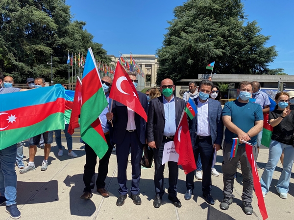 Foto - İsviçre'deki Türklerden Ermenistan'a net mesaj: Savaşmaya hazırız