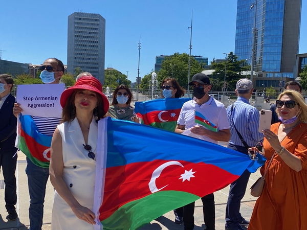 Foto - İsviçre'deki Türklerden Ermenistan'a net mesaj: Savaşmaya hazırız