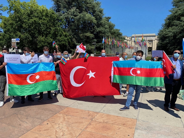 Foto - İsviçre'deki Türklerden Ermenistan'a net mesaj: Savaşmaya hazırız
