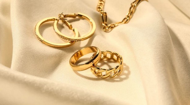 Foto - İsviçreli banka devi UBS altın fiyatı tahminini güncelledi