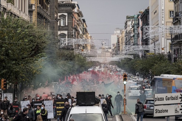 Foto - İtalya işsizlikten kırılıyor! Halk sokağa indi