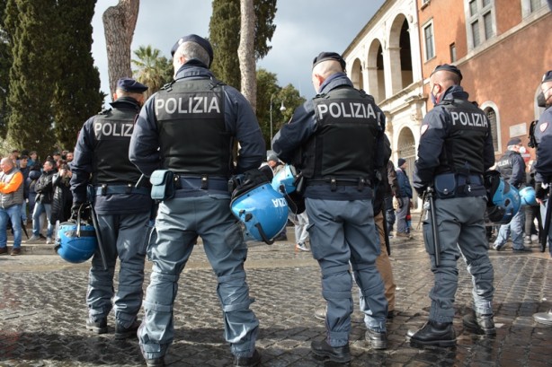 Foto - İtalya'da aşı karşıtlarından protesto!