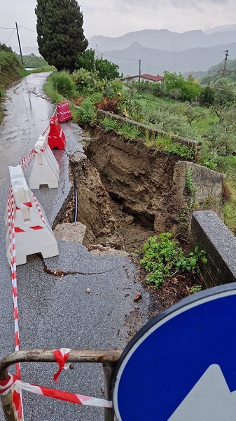 Foto - İtalya'da nehirler taştı