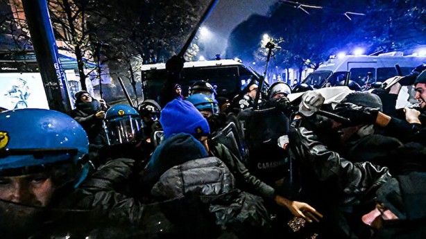 Foto - İtalya'da Rus yanlıları sokağa indi ortalık karıştı!