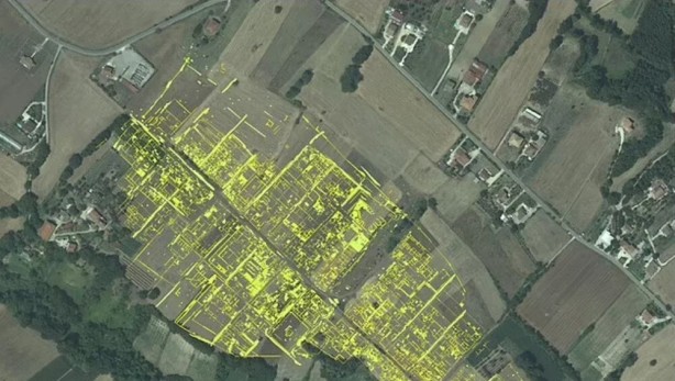 Foto - İtalya'da terk edildi! Nerdeyse toprağa dönüşüyordu: Roma kasabası bin 500 yılın ardından bulundu! Büyük keşif