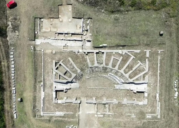 Foto - İtalya'da terk edildi! Nerdeyse toprağa dönüşüyordu: Roma kasabası bin 500 yılın ardından bulundu! Büyük keşif