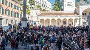 İtalya’da vatandaşların temel ihtiyaç gelirleri kaldırıldı