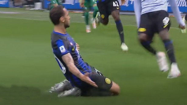 Foto - İtalya’daki maçta Türk bayrağına küstah benzetme! Böyle alçaklık görülmedi