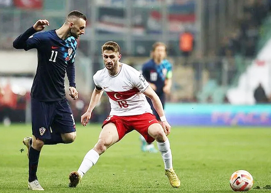 Foto - İtalyan devi harekete geçti... Fenerbahçe'nin top kesme canavarına talip oldular!