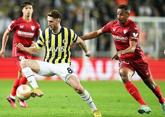 Foto - İtalyan devi harekete geçti... Fenerbahçe'nin top kesme canavarına talip oldular!