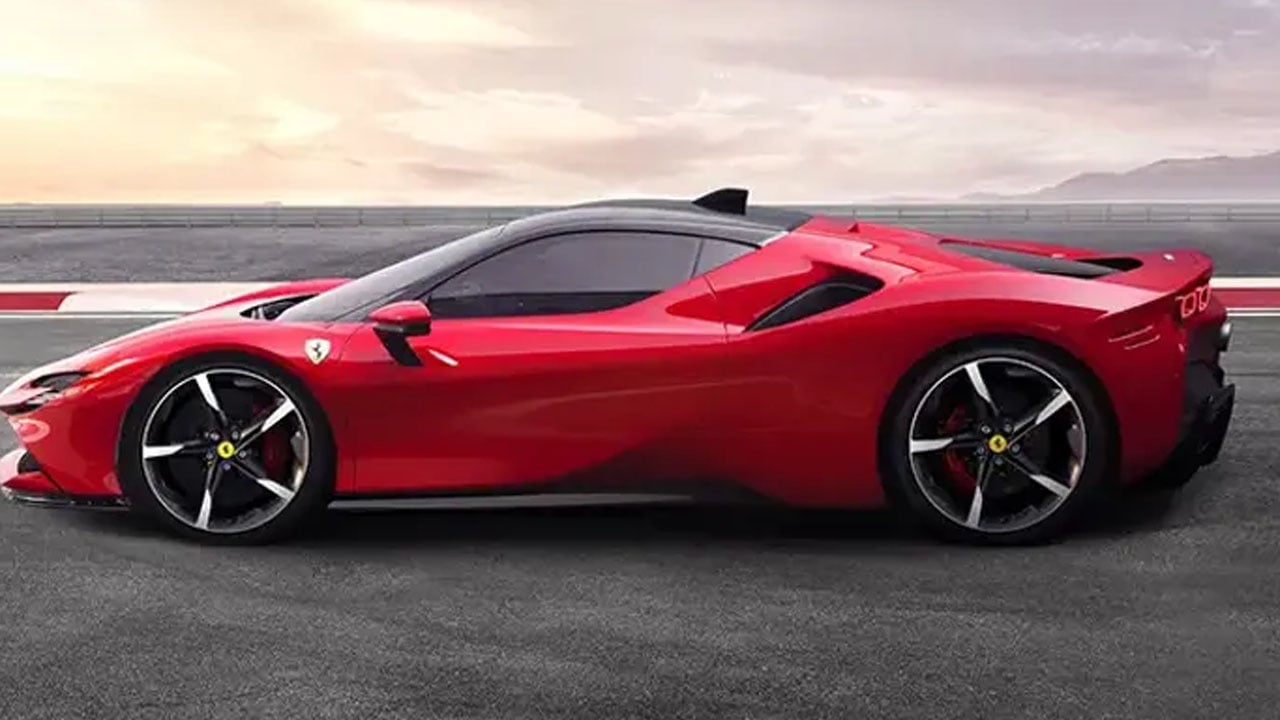İtalyan otomobil devi Ferrari’nin tartışılan modeli müzayedeye çıktı: Hazır olun rakam dudak uçuklattı