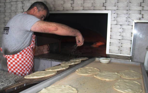 Foto - İtalyan yapsa öve öve bitiremezlerdi İşte Osmanlı’dan günümüze uzanan Anadolu pizzası