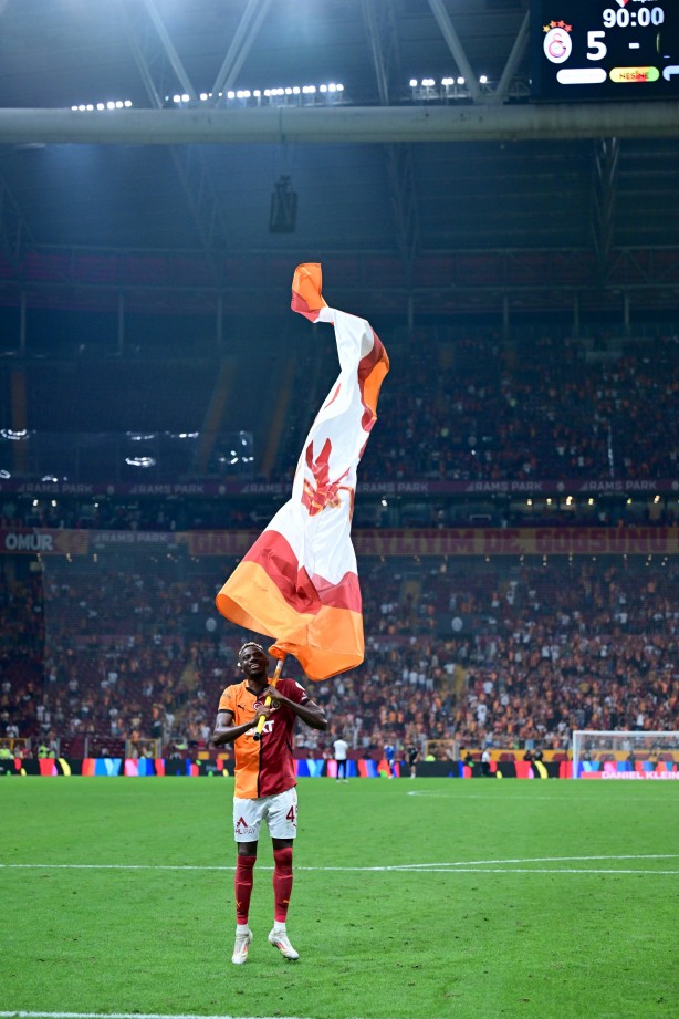 Foto - İtalyanlar’dan tarihi forvet kararı! Tüm Galatasaray tepkili, herkes ‘yazıklar olsun’ diyor artık…