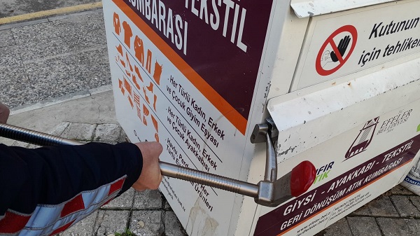 Foto - İtfaiye ekipleri seferber oldu | Küçük kedi öyle bir yere girdi ki!