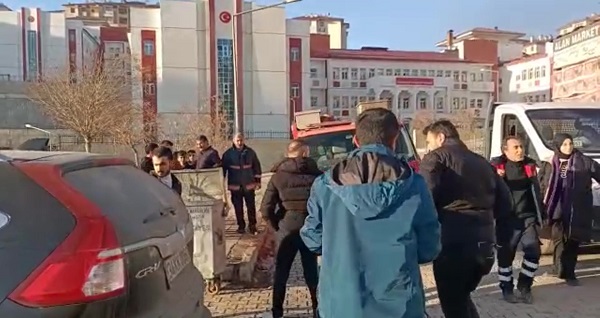 Foto - İtfaiye ekipleri seferber oldu! Yaramaz kedi bakın nereye saklanmış