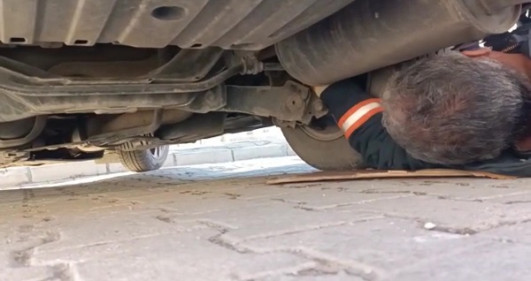 Foto - İtfaiye ekipleri seferber oldu! Yaramaz kedi bakın nereye saklanmış