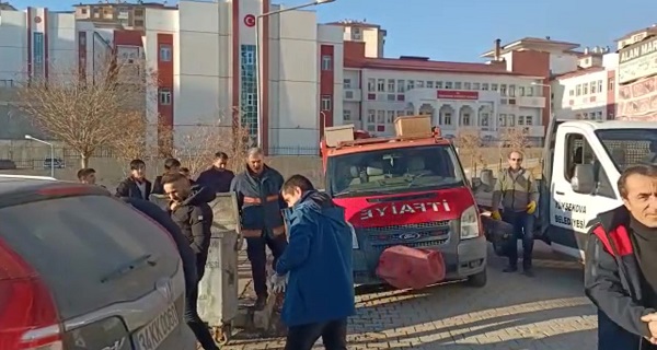Foto - İtfaiye ekipleri seferber oldu! Yaramaz kedi bakın nereye saklanmış