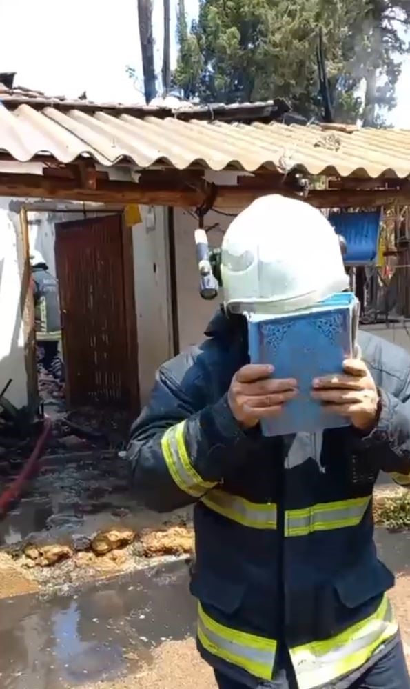 Foto - İtfaiyeci şaşkın! Kur’an-ı Kerim mucizesi!